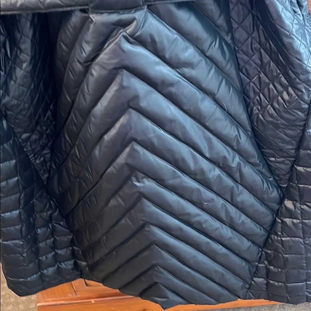 Eddie Bauer Black Puffer Jacket with Quilted Design_7